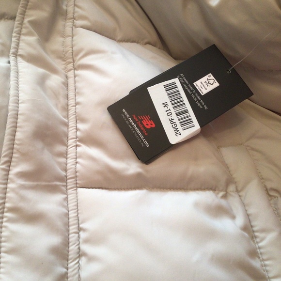 New Balance Puffer Quilted Vest With Hood - Picture 6 of 8